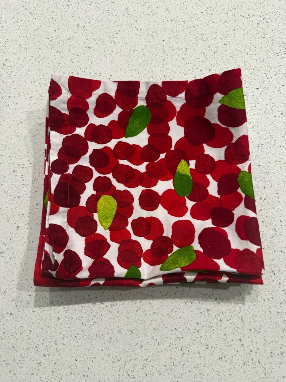 MARIMEKKO MUSTIKKAMAA CRATE &BARREL Set of 6 Napkins